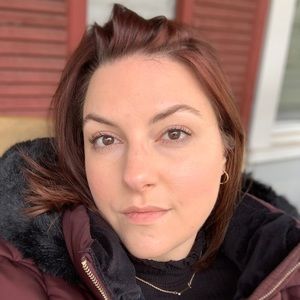 Meet your Posher, Lauren